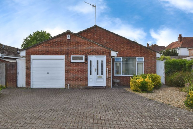 Property for sale in Saddlers Mead, Salisbury