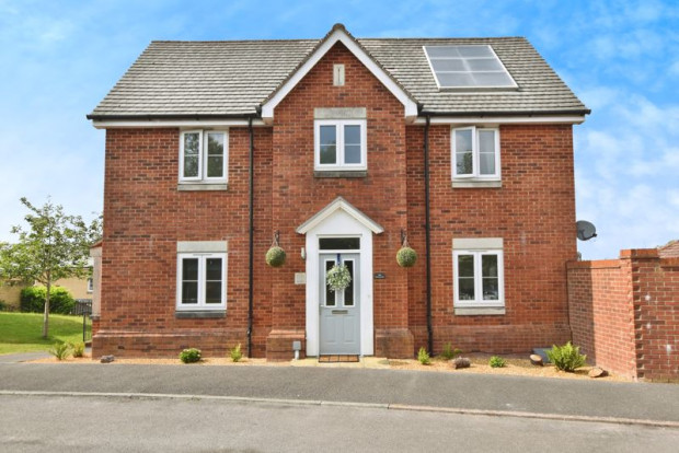 Property for sale in Woodbury Rise, Salisbury