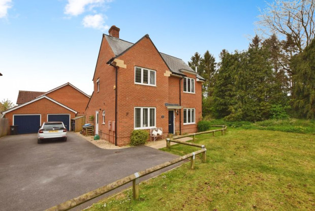 Property for sale in Edmund Way, Salisbury