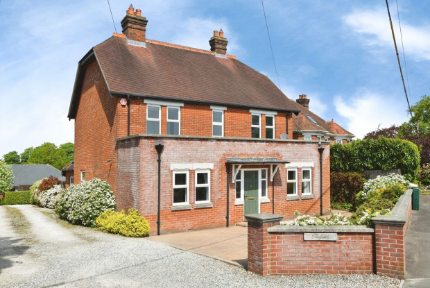 Property for sale in The Ridge, Salisbury