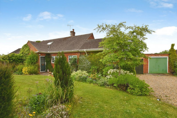 Property for sale in Besomer Drove, Salisbury