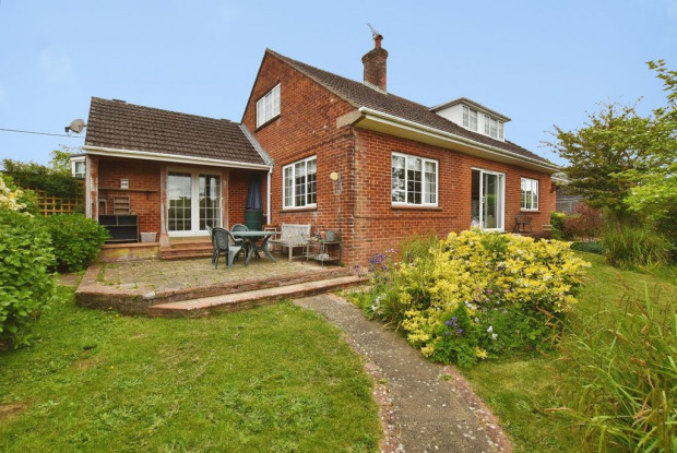 Property for sale in Besomer Drove, Salisbury
