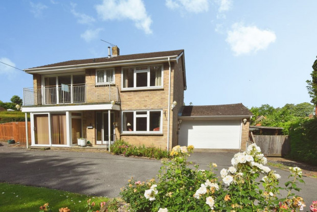 Property for sale in The Ridge, Salisbury