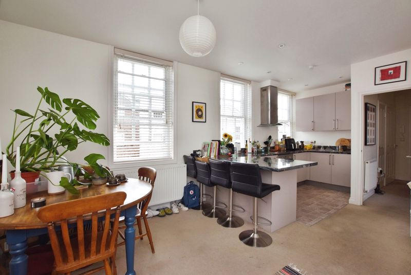 2 Bedroom Flat for sale in Endless Street, Salisbury
