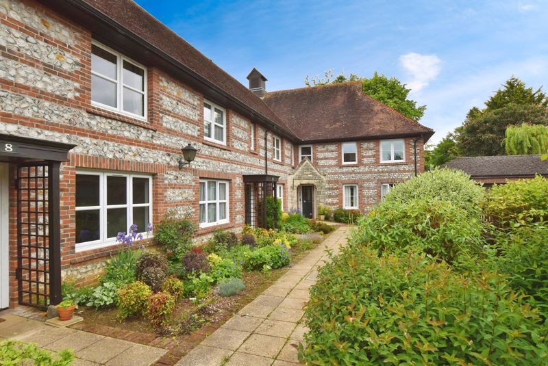 2 Bedroom to rent in Earls Manor Court, Salisbury