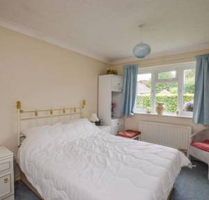 4 Bedroom Bungalow for sale in Hale Road, Fordingbridge