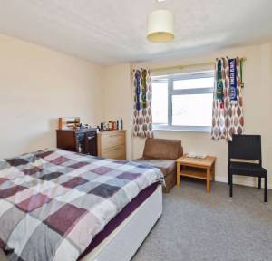 2 Bedroom Flat for sale in Cherry Close, Salisbury