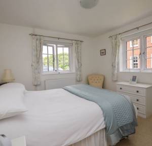 2 Bedroom Bungalow for sale in The Close, Salisbury
