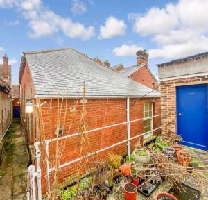 3 Bedroom House for sale in High Street, Downton