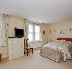 3 Bedroom House for sale in Victoria Road, Salisbury