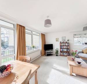 2 Bedroom Flat for sale in Shady Bower Close, Salisbury