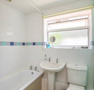 3 Bedroom House for sale in Hollows Close, Salisbury