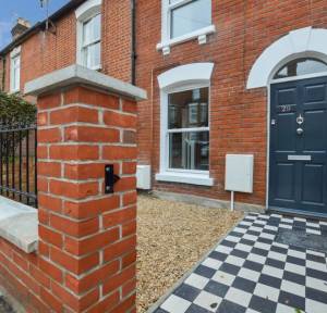 2 Bedroom House to rent in Park Street, Salisbury