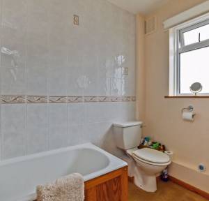 3 Bedroom House for sale in The Hollows, Salisbury