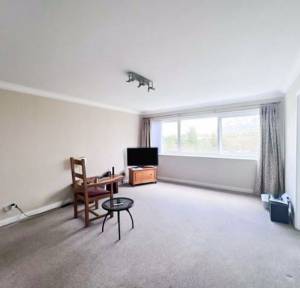 2 Bedroom Flat for sale in Glenmore Road, Salisbury