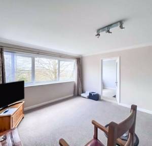 2 Bedroom Flat for sale in Glenmore Road, Salisbury
