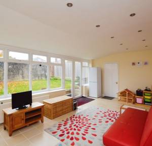 3 Bedroom House for sale in Nightingale Walk, Salisbury