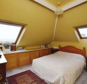 3 Bedroom Flat for sale in Shady Bower, Salisbury
