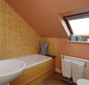 3 Bedroom Flat for sale in Shady Bower, Salisbury