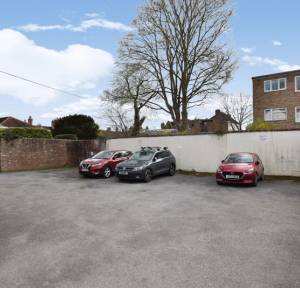2 Bedroom Flat for sale in Cathedral Court, Salisbury