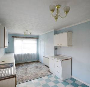 3 Bedroom Bungalow for sale in Middle Street, Salisbury