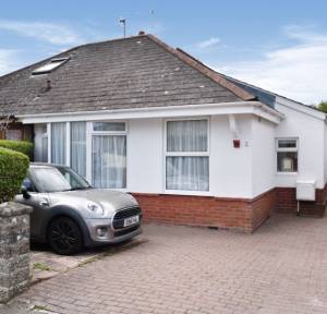 2 Bedroom Bungalow for sale in Queen Mary Road, Salisbury