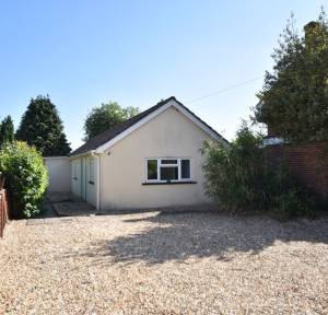 3 Bedroom Bungalow for sale in London Road, Salisbury