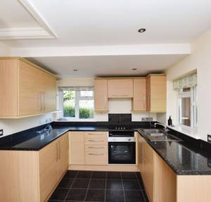 3 Bedroom Bungalow for sale in London Road, Salisbury