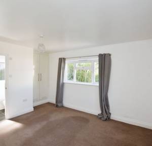 3 Bedroom Bungalow for sale in London Road, Salisbury