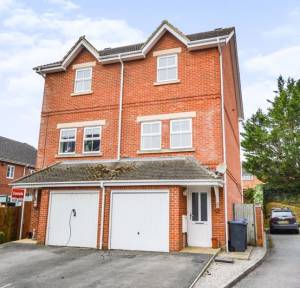 3 Bedroom Flat for sale in Jubilee Close, Salisbury