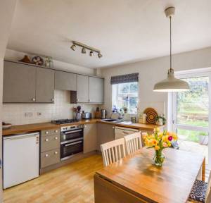 3 Bedroom Flat for sale in Jubilee Close, Salisbury