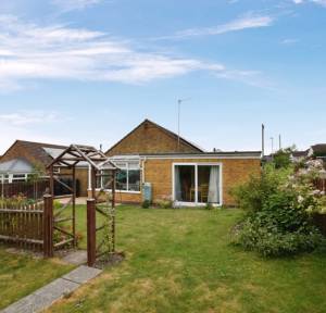 3 Bedroom Bungalow for sale in Hillside Drive, Salisbury