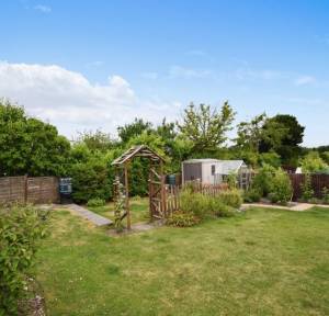 3 Bedroom Bungalow for sale in Hillside Drive, Salisbury