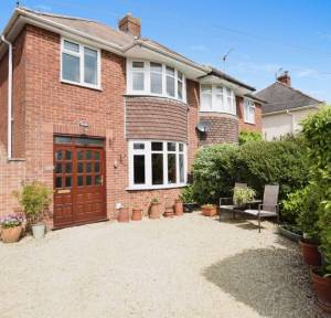 3 Bedroom House for sale in Upper Street, Salisbury