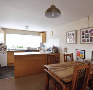 3 Bedroom House for sale in Hawthorn Close, Salisbury