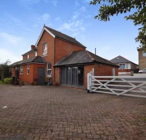 4 Bedroom House for sale in Devizes Road, Salisbury