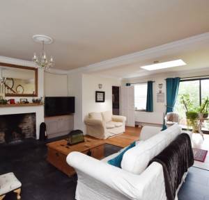 4 Bedroom House for sale in Devizes Road, Salisbury