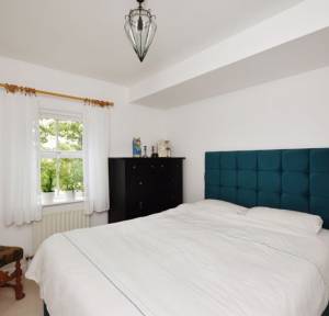 2 Bedroom Flat for sale in Spire View, Salisbury
