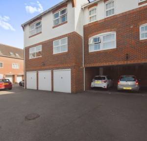 2 Bedroom Flat for sale in Three Cuppes Lane, Salisbury