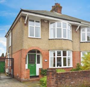 3 Bedroom House for sale in Heath Road, Salisbury