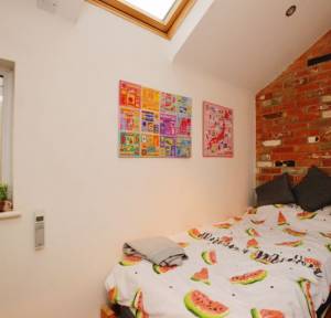 2 Bedroom Bungalow for sale in Gas Lane, Salisbury