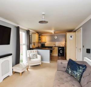 2 Bedroom Flat for sale in Blakey Road, Salisbury