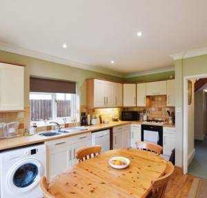 4 Bedroom Bungalow for sale in Netherhampton Road, Salisbury