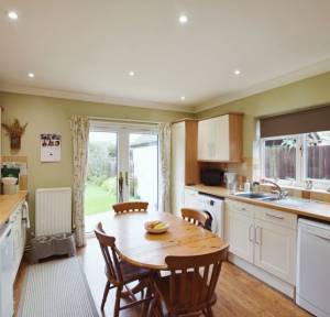 4 Bedroom Bungalow for sale in Netherhampton Road, Salisbury