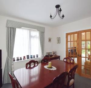 4 Bedroom Bungalow for sale in Netherhampton Road, Salisbury