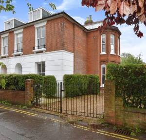 5 Bedroom House for sale in Millbrook, Salisbury