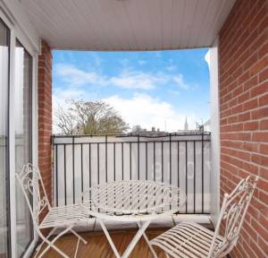 2 Bedroom Flat for sale in Devizes Road, Salisbury