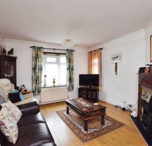 2 Bedroom Bungalow for sale in Marshmead Close, Salisbury