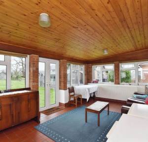 2 Bedroom Bungalow for sale in Marshmead Close, Salisbury