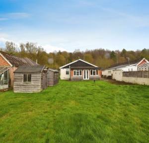 2 Bedroom Bungalow for sale in Marshmead Close, Salisbury